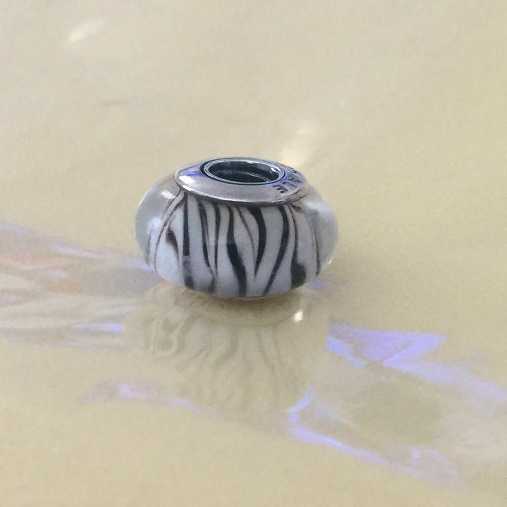 NWOT Pandora Zebra Murano Glass Bead